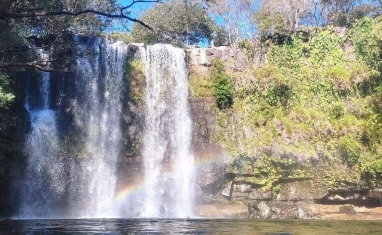 Llanos de Cortés Waterfall